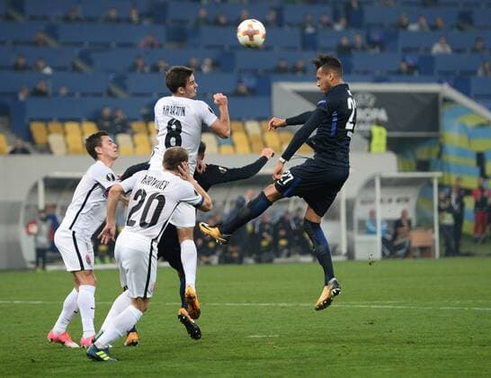 Themen der Woche - SPORT Bilder des Tages - SPORT Fussball, Herren, Saison 2017 2018, UEFA Europa League (Gruppe J, 3. Spieltag) in Lemberg, Sorja Luhansk - Hertha BSC, v. l. Oleksandr Karavaev (20, Sorja Luhansk), Ihor Kharatin (8, Sorja Luhansk), Davie Selke (Hertha BSC), 19.10. 2017, Copyright: xMichaelxHundtx xMatthiasxKochx