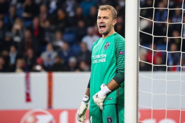 Mert Günok (Torwart, Istanbul, 34), gibt Anweisungen, gestikuliert, mit den Armen gestikulieren, gives instructions, gesticulate, Einzelbild, Aktion, Action, Fussball, UEFA Europa League, TSG 1899 Hoffenheim - Istanbul Basaksehir,
