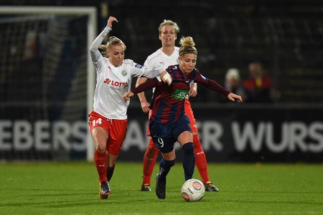 Fussball, Frauen, 1. Bundesliga, Saison 2017 18, 6. Spieltag, 1. FFC Turbine Potsdam - 1. FFC Frankfurt, Jackie Groenen (Nr. 14, 1. FFC Frankfurt), Svenja Huth (Nr. 9, 1. FFC Turbine Potsdam), 30.10.17, Copyright: xMichaelxHundtx xMatthiasxKochx