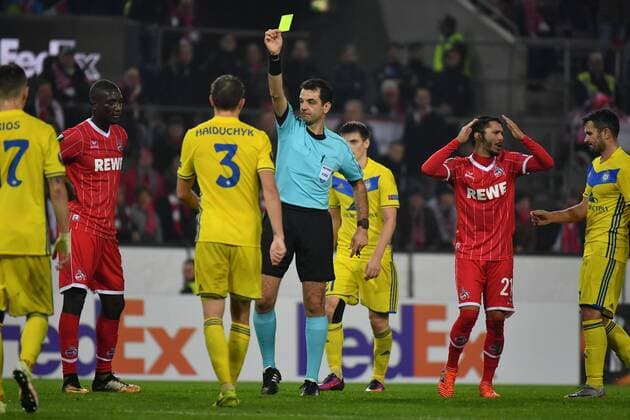 GER, 1. FC Köln (GER) vs. BATE Borisov (BLR) 02.11.2017, RheinEnergieSTADION, Köln, Europa Leaque, Gruppenphase, 4. Spieltag, GER, 1. FC Köln (GER) vs. BATE Borisov (BLR) im Bild: gelbe Karte für Vitali Gajduchik ( 3, Bate Borisov),