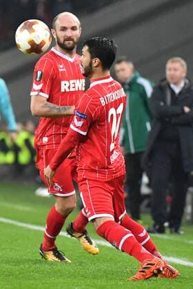 GER, 1. FC Köln (GER) vs. BATE Borisov (BLR) 02.11.2017, RheinEnergieSTADION, Köln, Europa Leaque, Gruppenphase, 4. Spieltag, GER, 1. FC Köln (GER) vs. BATE Borisov (BLR) im Bild: Leonardo Bittencourt ( 21, 1.FC Koeln), und Konstantin Rausch( 34, 1.FC Koeln),