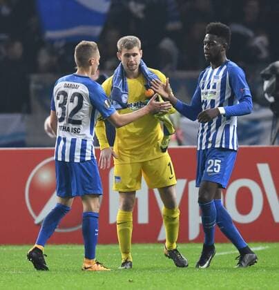 Fussball, Herren, Saison 2017 2018, UEFA Europa League (Gruppe J, 4. Spieltag), Hertha BSC - Sorja Luhansk, v. l. Pal Dardai (Palko, Junior, Hertha BSC), Torwart Thomas Kraft (Hertha BSC), Jordan Torunarigha (Hertha BSC), Jubel nach dem Abpfiff, 02.11. 2017, Copyright: xMatthiasxKochx