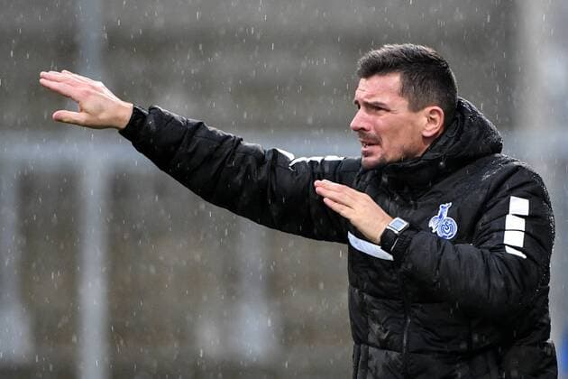 Trainer Christian Franz-Pohlmann (Duisburg) gibt Anweisungen, gestikuliert, mit den Armen gestikulieren, gives instructions, gesticulate Einzelbild, Aktion, Action, Fussball,Allianz Frauen-Bundesliga, FC Bayern München - MSV Duisburg,