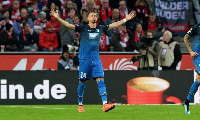 Fussball, Bundesliga, Deutschland, Herren, Saison 2017 2018, 11. Spieltag, Rhein Energie Stadion Köln, 1. FC Köln (weiss) - 1899 Hoffenheim (blau); Jubel Sandro Wagner (Hoffenheim) nach seinem Tor zum 0:2 durch Elfmeter. Jubel, Freude, Aktion, Einzelbild.