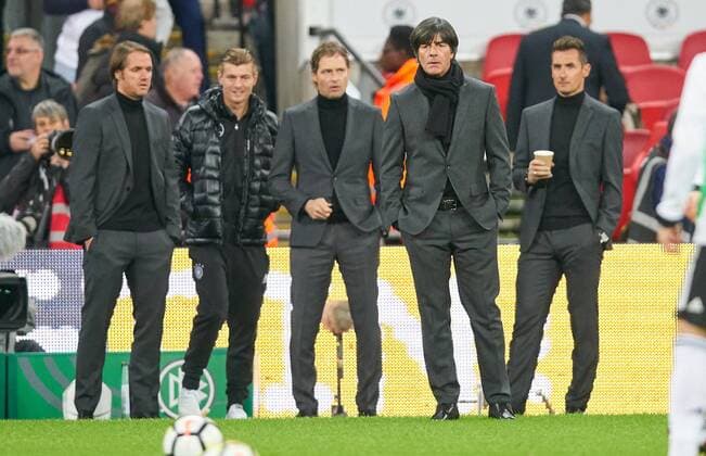 DFB Bundestrainer Joachim Jogi LOEW, LÖW, Thomas SCHNEIDER, DFB Co-Trainer, Assistenztrainer Marcus SORG, Assistenztrainer DFB Miroslav KLOSE, Assistenztrainer DFB, Assistent Coach, Toni KROOS, DFB 8 ENGLAND - DEUTSCHLAND Freundschaftsspiel, friendly match, Deutsche Fussball Nationalmannschaft, DFB am 10.11.2017 im W e m b l e y S t a d i o n London, Grossbritannien.