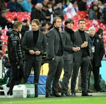 Fussball, Herren, Saison 2017 2018, Testspiel in London, England - Deutschland, v. l. der erkrankte Toni Kroos (Deutschland), Co-Trainer Marcus Sorg (Deutschland), Co-Trainer Thomas Schneider (Deutschland), Bundestrainer Joachim Löw (Deutschland), Miroslav Klose (Trainee, Azubi, DFB-Auszubildender Deutschland) vor dem Spiel, 10.11. 2017, Copyright: xMichaelxHundtx xMatthiasxKochx