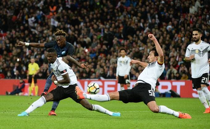Fussball, Herren, Saison 2017 2018, Testspiel in London, England - Deutschland, v. l. Tammy Abraham (England), Antonio Rüdiger (Deutschland), Mats Hummels (Deutschland), Ilkay Gündogan (Deutschland), 10.11. 2017, Copyright: xMichaelxHundtx xMatthiasxKochx