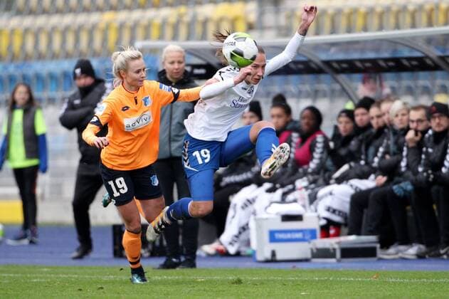 GER, 1.Bundesliga, Frauen, FF USV Jena vs TSG Hoffenheim 12.11.17, Jena, Ernst-Abbe-Sportfeld, GER, Allianz Frauen Bundesliga 1.Bundesliga, Frauen, Saison 2017 2018, 08.Spieltag, FF USV Jena vs TSG Hoffenheim im Bild Sandra Zigic (Jena) gegen Judith Steinert (Hoffenheim)