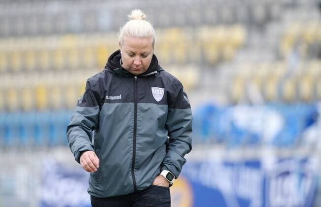 GER, 1.Bundesliga, Frauen, FF USV Jena vs TSG Hoffenheim 12.11.17, Jena, Ernst-Abbe-Sportfeld, GER, Allianz Frauen Bundesliga 1.Bundesliga, Frauen, Saison 2017 2018, 08.Spieltag, FF USV Jena vs TSG Hoffenheim im Bild Trainerin Katja Greulich (Jena)