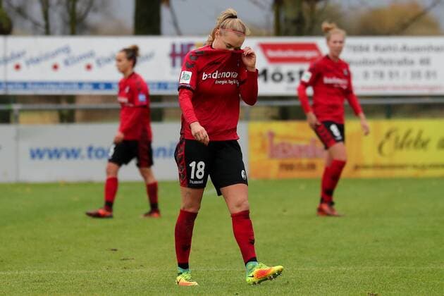 Sarah Puntigam (Freiburg, 18), enttäuscht schauend, Enttäuschung, Frustration, disappointed, pessimistisch, nur ein Punkt, Unentschieden, Remis, Fussball, Allianz Frauen-Bundesliga, SC Sand - SC Freiburg,