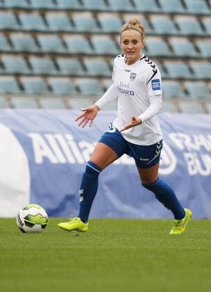 GER, 1.Bundesliga, Frauen, FF USV Jena vs TSG Hoffenheim 12.11.17, Jena, Ernst-Abbe-Sportfeld, GER, Allianz Frauen Bundesliga 1.Bundesliga, Frauen, Saison 2017 2018, 08.Spieltag, FF USV Jena vs TSG Hoffenheim im Bild Karoline Heinze (Jena)
