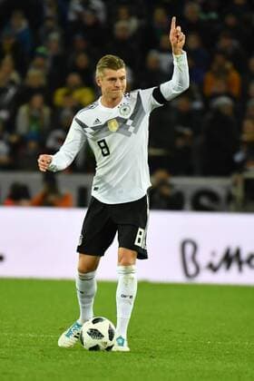 GER, FSP, Deutschland (GER) vs Frankreich (FRA) 14.11.2017, RheinEnergieStadion, Köln, GER, FSP, Deutschland (GER) vs Frankreich (FRA) im Bild picture shows: Toni Kroos (Deutschland GER 8), Hochformat, Einzelaktion, Ganzkörper Ganzkoerper,