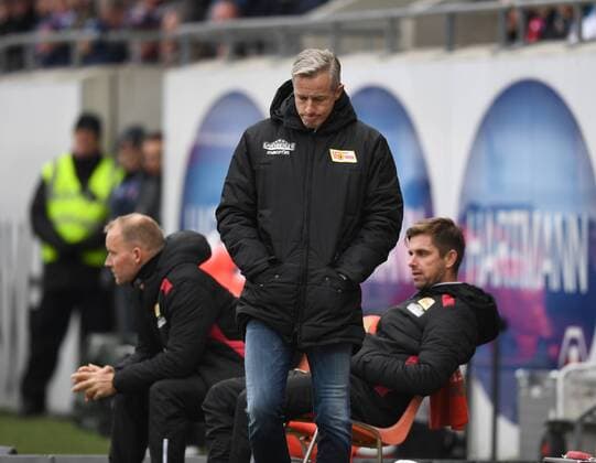 Fussball, Herren, 2. Bundesliga, Saison 2017 2018, (14. Spieltag), 1. FC Heidenheim 1846 - 1. FC Union Berlin, Trainer Jens Keller (1. FC Union Berlin), hinten v. l. Co-Trainer Henrik Pedersen (1. FC Union), Co-Trainer Sebastian Bönig (1. FC Union), 18.11. 2017, Copyright: xMatthiasxKochx