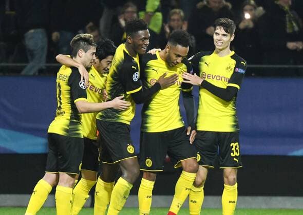 21.11.2017, Fussball Champions League, Saison 2017 2018, Vorrunde, 5. Spieltag, Borussia Dortmund - Tottenham Hotspur, Jubel (v.re.) Julian Weigl (Borussia Dortmund), Pierre Emerick Aubameyang (Borussia Dortmund), Dan Axel Zagadou (Borussia Dortmund), Shinji Kagawa (Borussia Dortmund), Raphael Guerreiro (Borussia Dortmund)