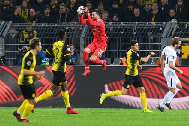GER, UEFA CL, Borussia Dortmund (GER) vsÊTottenham Hotspur FC (ENG) 21.11.2017, Signal Iduna Park, Dortmund, Group stage, Gruppe H, GER, UEFA CL, Borussia Dortmund (GER) vsÊTottenham Hotspur FC (ENG), im Bild Parade Roman Bürki Buerki ( 38 Dortmund) Torwart, Tormann, Torhueter Torhüter