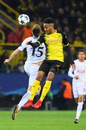 GER, UEFA CL, Borussia Dortmund (GER) vsÊTottenham Hotspur FC (ENG) 21.11.2017, Signal Iduna Park, Dortmund, Group stage, Gruppe H, GER, UEFA CL, Borussia Dortmund (GER) vsÊTottenham Hotspur FC (ENG), im Bild Zweikampf zwischen Eric Dier ( 15 Tottenham) und Pierre-Emerick Aubameyang ( 17 Dortmund)