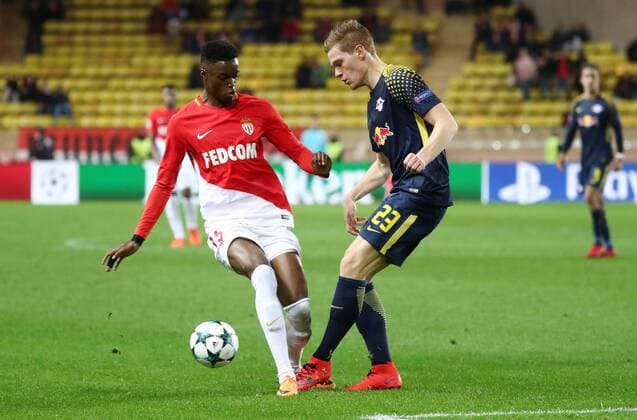 AS Monaco - RB Leipzig Fussball Champions League Monaco, 21.11.2017, Stade Louis II, Fussball, Champions League, Gruppe G, 5. Spieltag , AS Monaco vs. RB Leipzig 1:4 (1:4) , Im Bild v.l.: Adama Diakhaby (15, Monaco) und Marcel Halstenberg (23, Leipzig). ,
