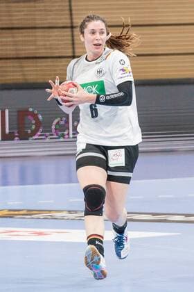 GER, HB Damen, FSP, Deutschland (GER) vs. Island (ISL) 25.11.2017, BallsportARENA, Dresden, GER, HB Damen, FSP, Deutschland (GER) vs. Island (ISL), im Bild Jenny Karolius ( 6, Deutschland),