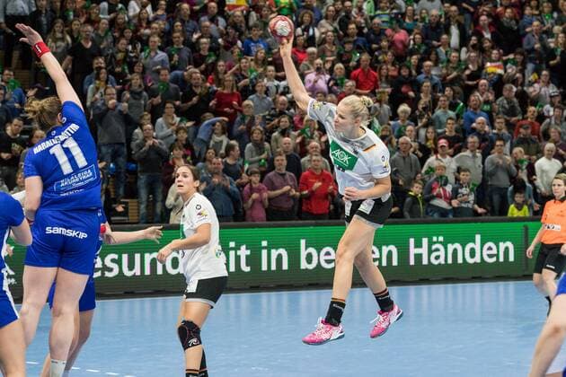 GER, HB Damen, FSP, Deutschland (GER) vs. Island (ISL) 25.11.2017, BallsportARENA, Dresden, GER, HB Damen, FSP, Deutschland (GER) vs. Island (ISL), im Bild Evgenija Minevskaja ( 32, Deutschland),