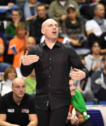 Luke Reynolds (Trainer BR Volleys), am Spielfeldrand BR Volleys Berlin-TSV Herrsching Deutsche Volleyball Liga, DVV-Pokal, 2017 2018, Hauptrunde, Herren, Männer, Volleyball, Deutschland, Germany, Max-Schmeling-Halle Berlin, 25.11.2017