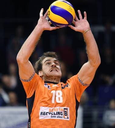 Pierre Pujol (BR Volleys), beim Zuspiel BR Volleys Berlin-TSV Herrsching Deutsche Volleyball Liga, DVV-Pokal, 2017 2018, Hauptrunde, Herren, Männer, Volleyball, Deutschland, Germany, Max-Schmeling-Halle Berlin, 25.11.2017