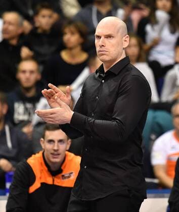 Luke Reynolds (Trainer BR Volleys), am Spielfeldrand BR Volleys Berlin-TSV Herrsching Deutsche Volleyball Liga, DVV-Pokal, 2017 2018, Hauptrunde, Herren, Männer, Volleyball, Deutschland, Germany, Max-Schmeling-Halle Berlin, 25.11.2017