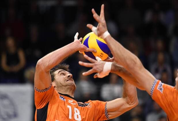 Pierre Pujol (BR Volleys), beim Zuspiel BR Volleys Berlin-TSV Herrsching Deutsche Volleyball Liga, DVV-Pokal, 2017 2018, Hauptrunde, Herren, Männer, Volleyball, Deutschland, Germany, Max-Schmeling-Halle Berlin, 25.11.2017