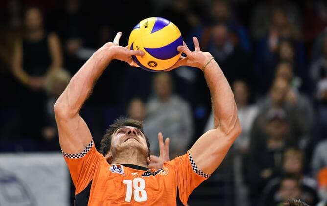 Pierre Pujol (BR Volleys), beim Zuspiel BR Volleys Berlin-TSV Herrsching Deutsche Volleyball Liga, DVV-Pokal, 2017 2018, Hauptrunde, Herren, Männer, Volleyball, Deutschland, Germany, Max-Schmeling-Halle Berlin, 25.11.2017