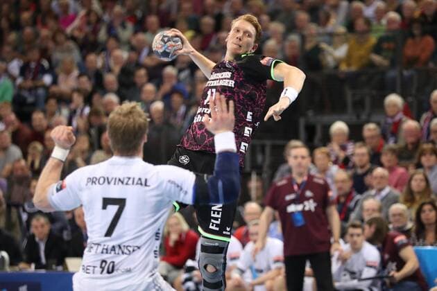 SG Flensburg-Handewitt - THW Kiel, EHF Champions League; Flensburg, 29.11.17 Flensburg, 29.11.17, Handball, VELUX EHF Champions League, Saison 2017 2018, Gruppenphase, SG Flensburg-Handewitt - THW Kiel : Simon Jeppsson (SG Flensburg-Handewitt, 17), Rene Toft Hansen (THW Kiel, 07)