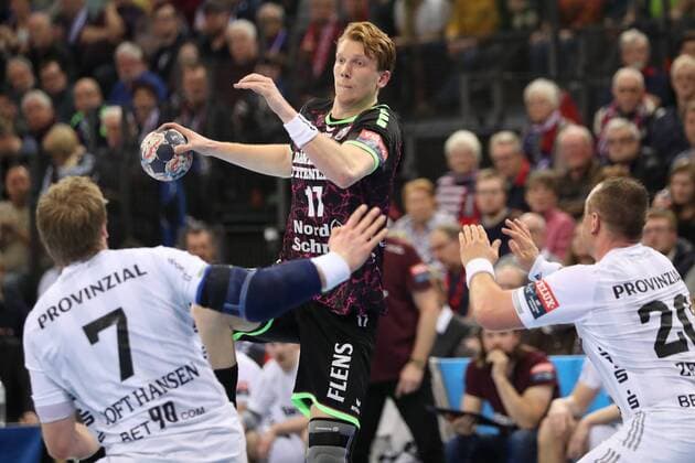 SG Flensburg-Handewitt - THW Kiel, EHF Champions League; Flensburg, 29.11.17 Flensburg, 29.11.17, Handball, VELUX EHF Champions League, Saison 2017 2018, Gruppenphase, SG Flensburg-Handewitt - THW Kiel : Simon Jeppsson (SG Flensburg-Handewitt, 17), Rene Toft Hansen (THW Kiel, 07), Christian Zeitz (THW Kiel, 20)