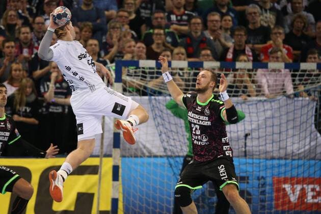 SG Flensburg-Handewitt - THW Kiel, EHF Champions League; Flensburg, 29.11.17 Flensburg, 29.11.17, Handball, VELUX EHF Champions League, Saison 2017 2018, Gruppenphase, SG Flensburg-Handewitt - THW Kiel : Lukas Nilsson (THW Kiel, 65), Henrik Toft Hansen (SG Flensburg-Handewitt, 23)