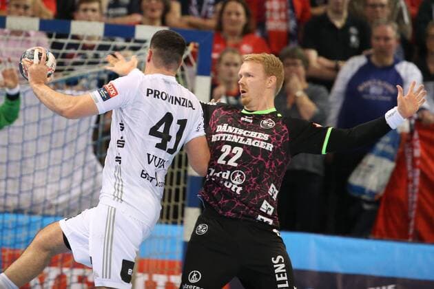 SG Flensburg-Handewitt - THW Kiel, EHF Champions League; Flensburg, 29.11.17 Flensburg, 29.11.17, Handball, VELUX EHF Champions League, Saison 2017 2018, Gruppenphase, SG Flensburg-Handewitt - THW Kiel : Marko Vujin (THW Kiel, 41), Anders Zachariassen (SG Flensburg-Handewitt, 22)