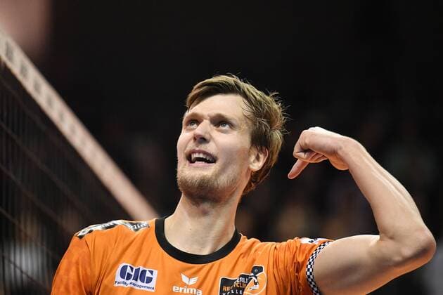 Robert Kromm (BR Volleys), unzufrieden mit einer Schiedsrichterentscheidung BR Volleys Berlin - AlpenVolleys Haching Deutsche Volleyball Liga, Saison 2017 2018, Herren, Männer, Männer, men, Volleyball, Deutschland, Germany, Max-Schmeling-Halle Berlin, 29.11.2017