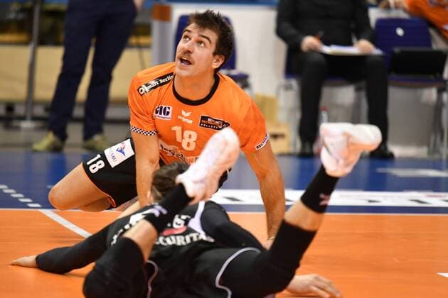 Luke Perry (BR Volleys), und Pierre Pujol (BR Volleys), enttäuscht am Boden BR Volleys Berlin - AlpenVolleys Haching Deutsche Volleyball Liga, Saison 2017 2018, Herren, Männer, Männer, men, Volleyball, Deutschland, Germany, Max-Schmeling-Halle Berlin, 29.11.2017