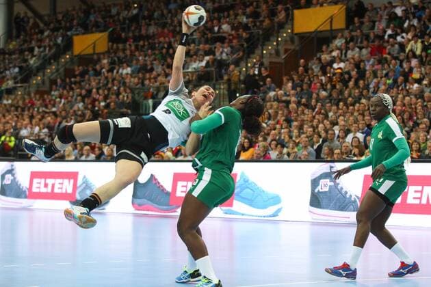 Germany Deutschland vs. Cameroon Kamerun, 01.12.2017 23rd IHF Women s Handball World Championship WM Weltmeisterschaft Germany 2017, Starting Match, Preliminary round, Group D, Germany vs. Cameroon, Arena Leipzig. Handball Weltmeisterschaft der Frauen, Eroeffnungsspiel, Vorrunde, Gruppe D, Deutschland vs. Kamerun. Im Bild: Jenny Karolius ( 6, GER).