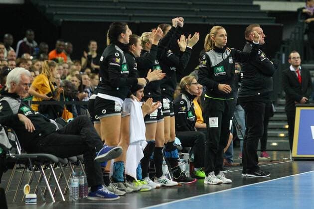 Germany Deutschland vs. Cameroon Kamerun, 01.12.2017 23rd IHF Women s Handball World Championship WM Weltmeisterschaft Germany 2017, Starting Match, Preliminary round, Group D, Germany vs. Cameroon, Arena Leipzig. Handball Weltmeisterschaft der Frauen, Eroeffnungsspiel, Vorrunde, Gruppe D, Deutschland vs. Kamerun. Im Bild: Bank Deutschland, Katja Kramarczyk ( 12, GER).