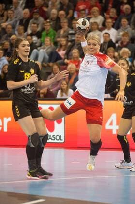 Handball, WM Damen, Dänemark - Montenegro GER, IHF WM 2017, Dänemark (DEN) vs Montenegro (MNE) 02.12.2017, EWE Arena, Oldenburg, Germany, 23.IHF World Championship WM Weltmeisterschaft 2017 Women, first round, Group C, Dänemark vs Montenegro, im Bild Klavs Bruun JORGENSEN ( Dänemark Headcoach)