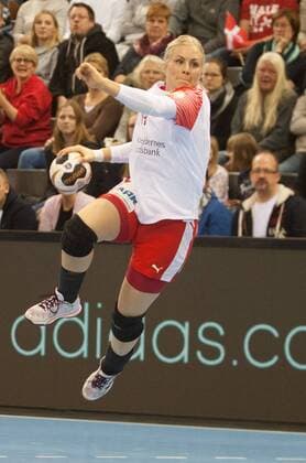 Handball, WM Damen, Dänemark - Montenegro GER, IHF WM 2017, Dänemark (DEN) vs Montenegro (MNE) 02.12.2017, EWE Arena, Oldenburg, Germany, 23.IHF World Championship WM Weltmeisterschaft 2017 Women, first round, Group C, Dänemark vs Montenegro, im Bild Lotte Grigel ( Dänemark 14 )