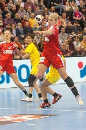 GER, IHF WM 2017, Japan (JPN) vs Dänemark (DEN) 03.12.2017, EWE Arena, Oldenburg, Germany, 23.IHF World Championship WM Weltmeisterschaft 2017 Women, first round, Group C, Japan vs Dänemark, im Bild Kathrine HEINDAHL (DEN 10 )
