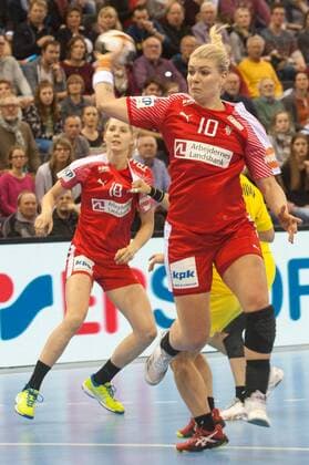 GER, IHF WM 2017, Japan (JPN) vs Dänemark (DEN) 03.12.2017, EWE Arena, Oldenburg, Germany, 23.IHF World Championship WM Weltmeisterschaft 2017 Women, first round, Group C, Japan vs Dänemark, im Bild Kathrine HEINDAHL (DEN 10 )