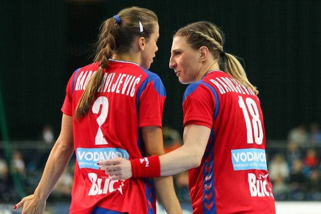 Germany Deutschland vs. Serbien Serbia, 05.12.2017 23rd IHF Women s Handball World Championship WM Weltmeisterschaft Germany 2017, Preliminary round, Group D, Germany vs. Serbia, Arena Leipzig. Handball Weltmeisterschaft der Frauen, Vorrunde, Gruppe D, Deutschland vs. Serbien. Im Bild: Sanja Radosavljevic ( 2, SRB), Tamara Radojevic ( 18, SRB).
