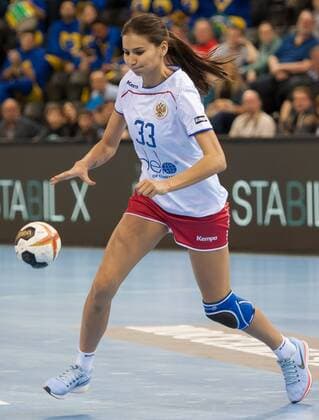 Ekaterina Ilina (Russland, Russia, 33) am Ball, Einzelbild, Aktion, Action, plays the ball, Handball, Frauen-Weltmeisterschaft, Russland - Brasilien,