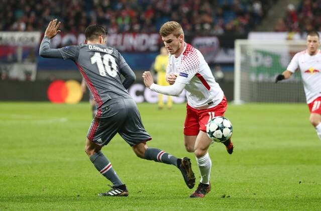 RB Leipzig - Besiktas Istanbul Fussball Champions League Leipzig, 06.12.2017, Red Bull Arena, Fussball, UEFA Champions League, Gruppe G, 6. Spieltag , RB Leipzig vs. Besiktas Istanbul , Im Bild v.l.: Oguzhan Özyakup Oezyakup (10, Besiktas) und Timo Werner (11, Leipzig). ,