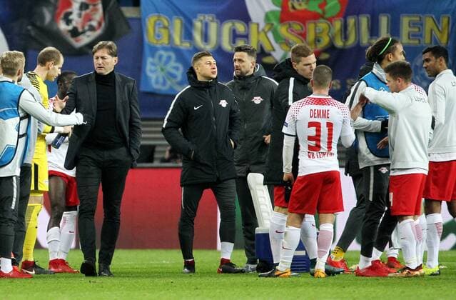GER, UEFA Champions League, Vorrunde, RasenBallsport Leipzig vs Besiktas Istanbul 06.12.17 , Leipzig, Red Bull Arena, GER, Saison 2017 2018, UEFA Champions League - Gruppe G, RasenBallsport Leipzig vs Besiktas Istanbul im Bild die Leipziger enttäuscht nach dem Spiel u.a. Torwart Peter Gulacsi, Trainer Ralph Hasenhüttl, Willi Orban, Diego Demme, Marcel Halstenberg