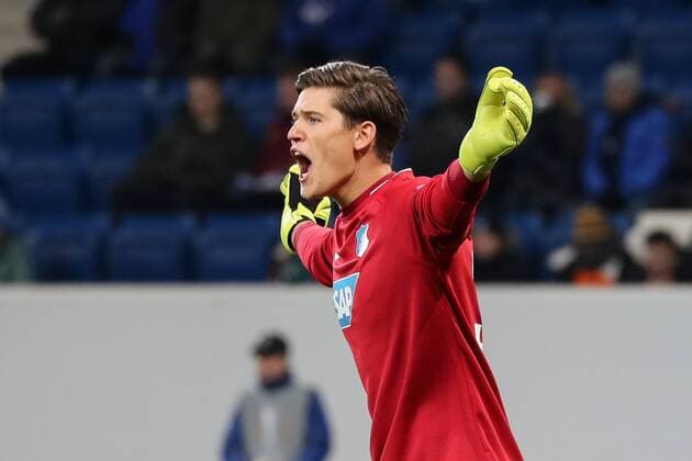 Gregor Kobel (Torwart, Hoffenheim, 36), gibt Anweisungen, gestikuliert, mit den Armen gestikulieren, gives instructions, gesticulate, Einzelbild, Aktion, Action, Fussball, UEFA Europa League, TSG 1899 Hoffenheim - PFK Ludogorez Rasgrad 1945,