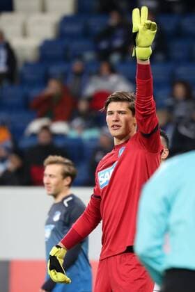 Gregor Kobel (Torwart, Hoffenheim, 36), gibt Anweisungen, gestikuliert, mit den Armen gestikulieren, gives instructions, gesticulate, Einzelbild, Aktion, Action, Fussball, UEFA Europa League, TSG 1899 Hoffenheim - PFK Ludogorez Rasgrad 1945,