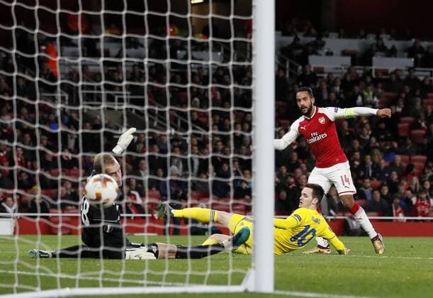 Arsenal s Theo Walcott scoring his sides second goal during the Europa League Group H match at The Emirates Stadium, London. Picture date: December 7th 2017. Picture credit should read: David Klein Sportimage EDITORIAL USE ONLY. No use with unauthorised audio, video, data, fixture lists, club league logos or live services. Online in-match use limited to 120 images, no video emulation. No use in betting, games or single club league player publications.
