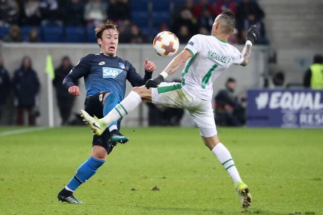 v.li.: Felix Passlack (Hoffenheim, 31), Neuciamo de Jesus Gusmao (Cicinho, Rasgrad, 4), Zweikampf, Duell, duel, tackle, tackling, Dynamik, Action, Aktion, Fussball, UEFA Europa League, TSG 1899 Hoffenheim - PFK Ludogorez Rasgrad 1945,
