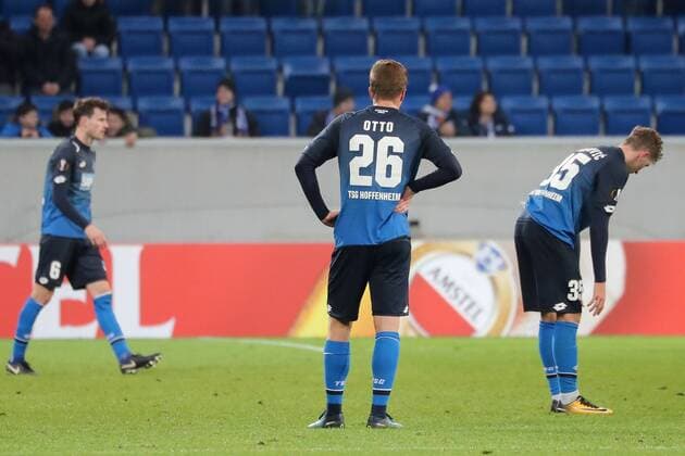 Die TSG 1899 Hoffenheim verabschiedet sich mit einem 1:1 Unentschieden aus der Europa League, v.li.: Havard Nordtveit (Hoffenheim, 6), David Otto (Hoffenheim, 26) und Meris Skenderovic (Hoffenheim, 35) sind enttäuscht, enttäuscht schauend, Enttäuschung, Frustration, disappointed, pessimistisch, Fussball, UEFA Europa League, TSG 1899 Hoffenheim - PFK Ludogorez Rasgrad 1945,