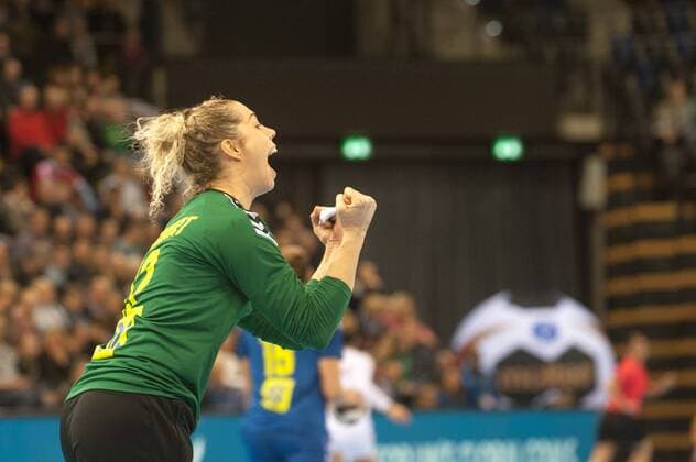 GER, IHF WM 2017, Brasilien (BRA) vs Montenegro (MNE) 08.12.2017, EWE Arena, Oldenburg, Germany, 23.IHF World Championship WM Weltmeisterschaft 2017 Women, first round, Group C, Brasilien vs Montenegro, im Bild Barbara ARENHART (Brasilien 12)